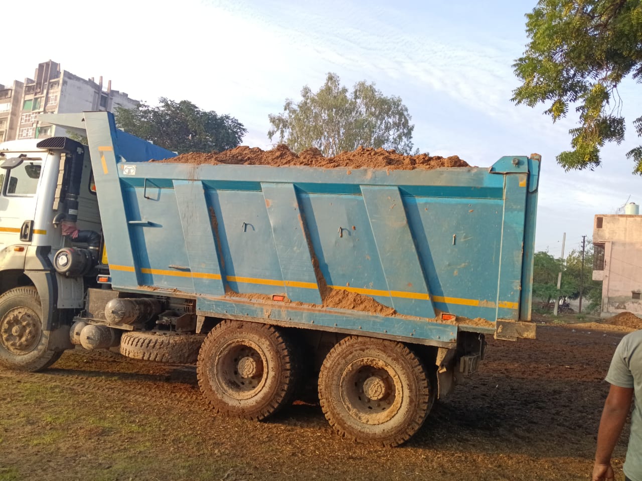 Erde zum Auffüllen Truck